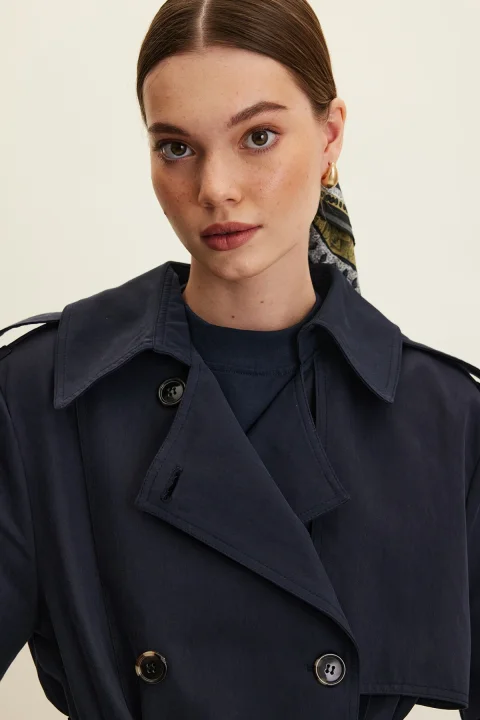 Timeless Minimalist Women’s Mac Coat for Everyday Elegance