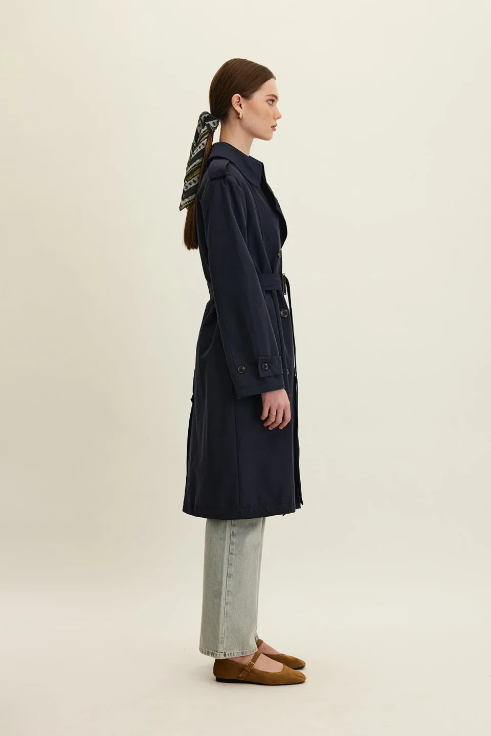 Timeless Minimalist Women’s Mac Coat for Everyday Elegance