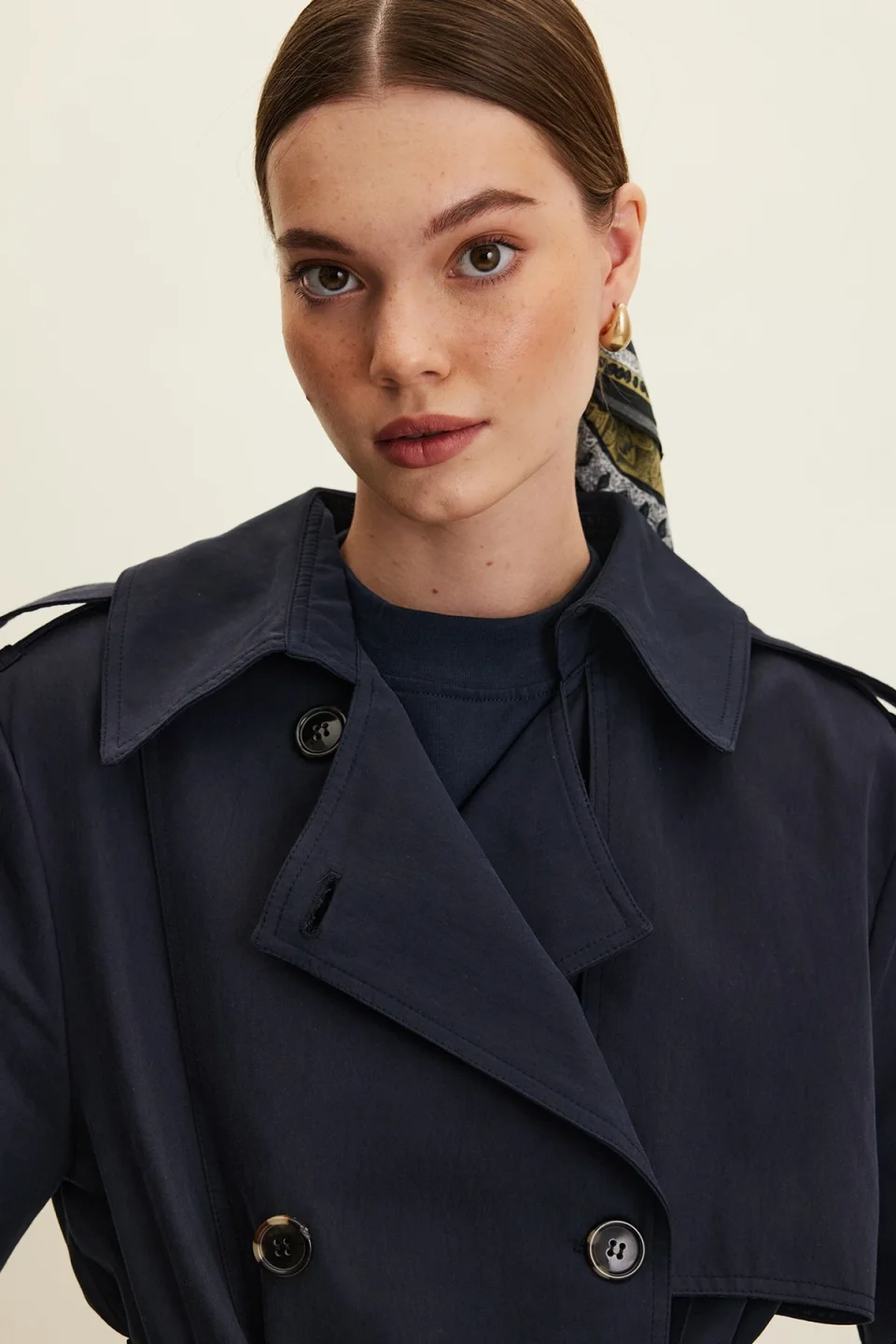 Timeless Minimalist Women’s Mac Coat for Everyday Elegance